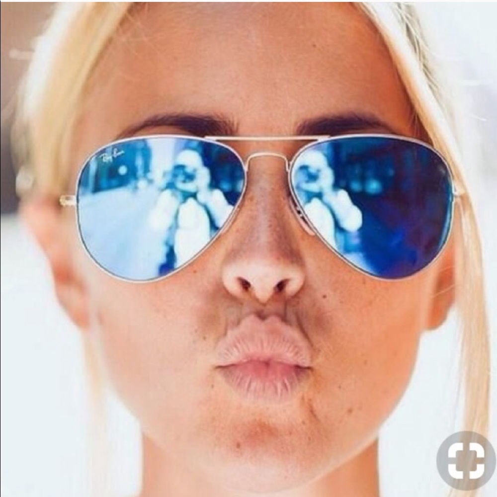 Blue Mirrored RayBan Aviators